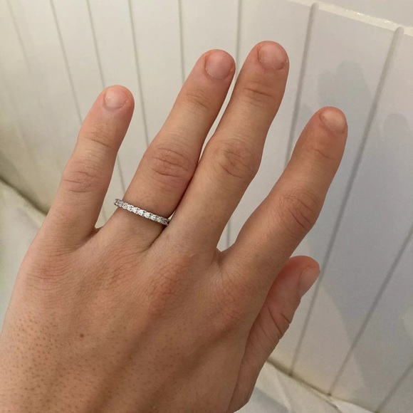 Half row rounded wedding band/ring - Picture 4 of 8